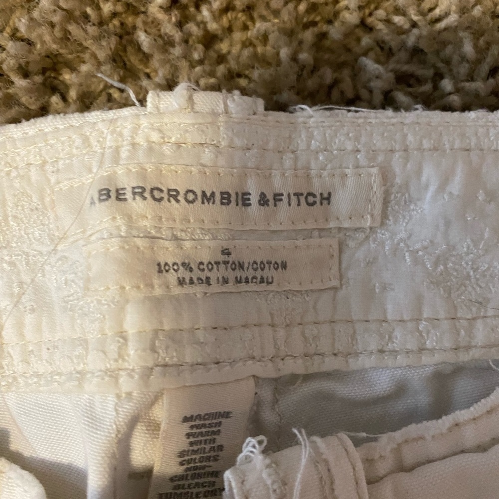 Abercrombie & Fitch white capris size 4 - Picture 3 of 3